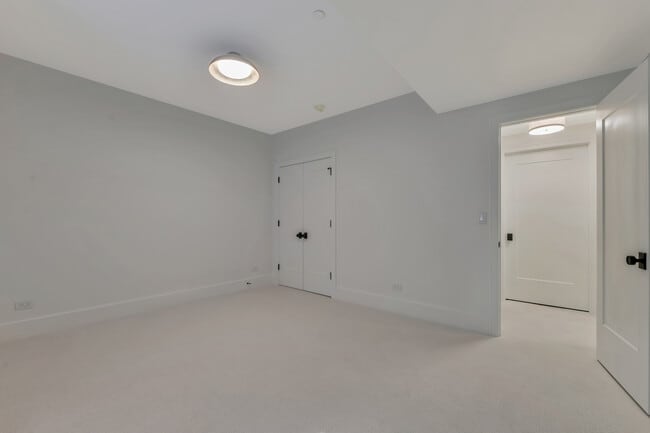 Building Photo - 146 Sterling Ln