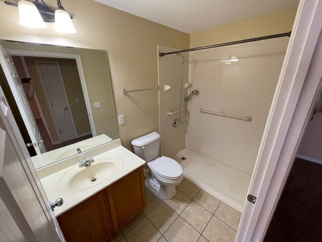 Building Photo - 2 Bed 2 Full Bath Condo w/ Garage For Rent