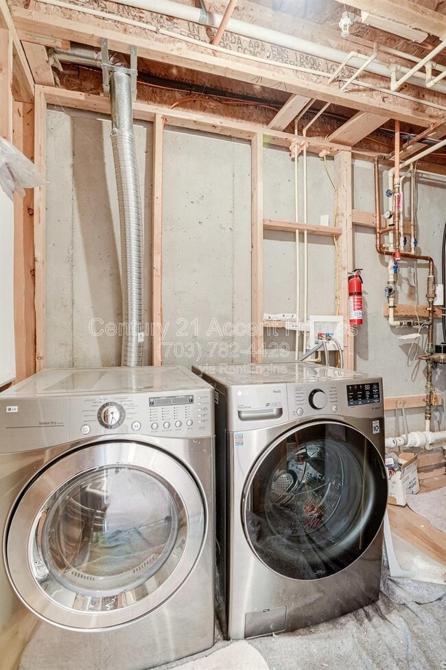 Building Photo - 23515 Forest Haven Way