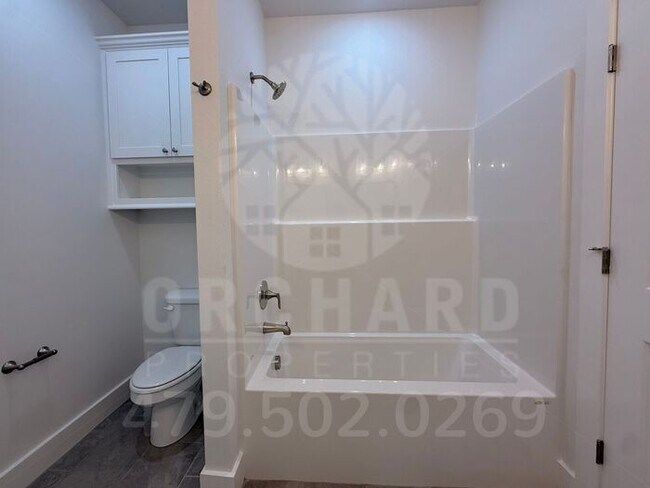 Building Photo - Bella Vista Single-Family Home- 3 Bed/ 2 B...
