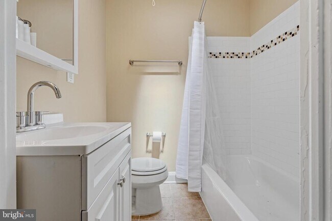 Building Photo - 586 Lucia Ave