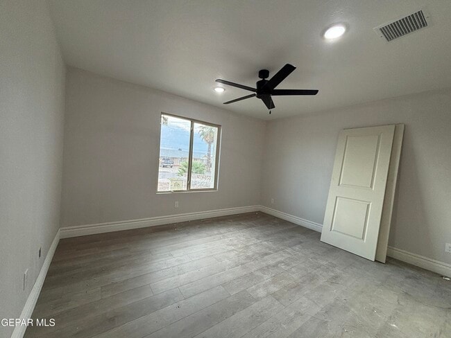 Building Photo - 2633 Dunoon Dr