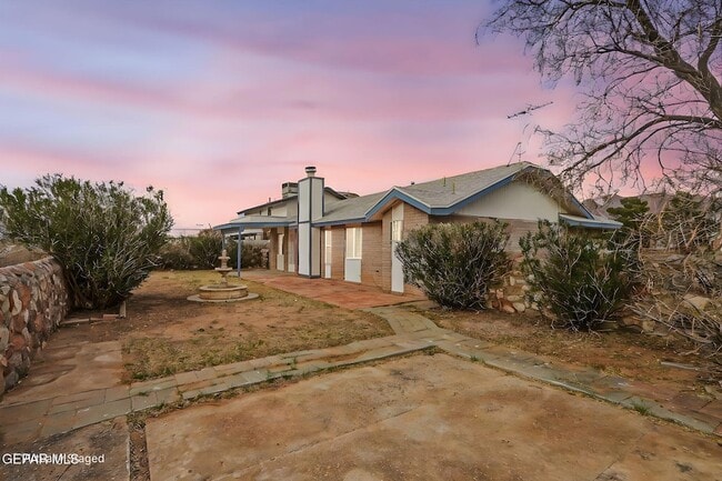 Building Photo - 905 Mark Wallace Ln