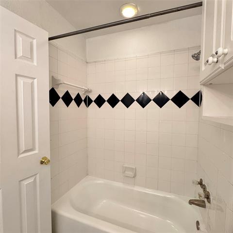 Building Photo - 6107 Gaston Ave