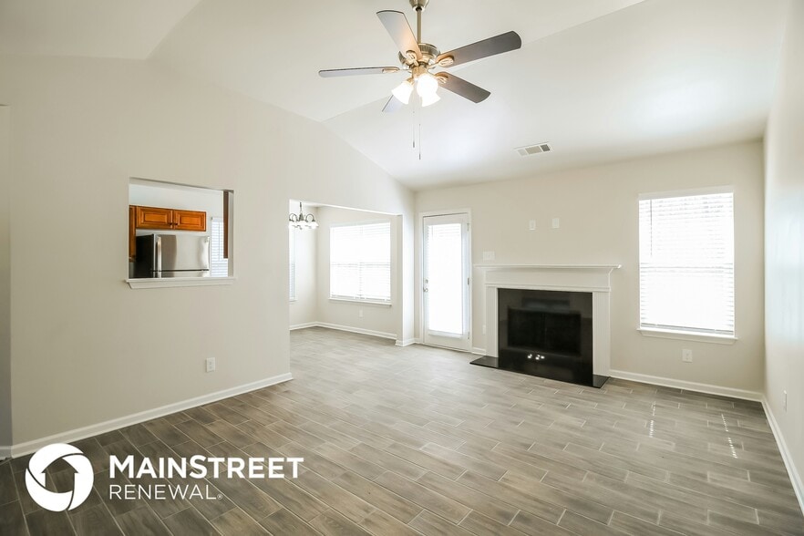 Building Photo - 225 Lamar Lane