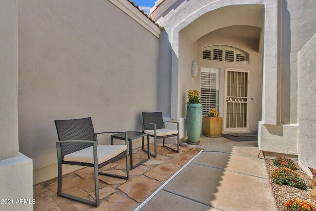 Primary Photo - 1138 E Amberwood Dr