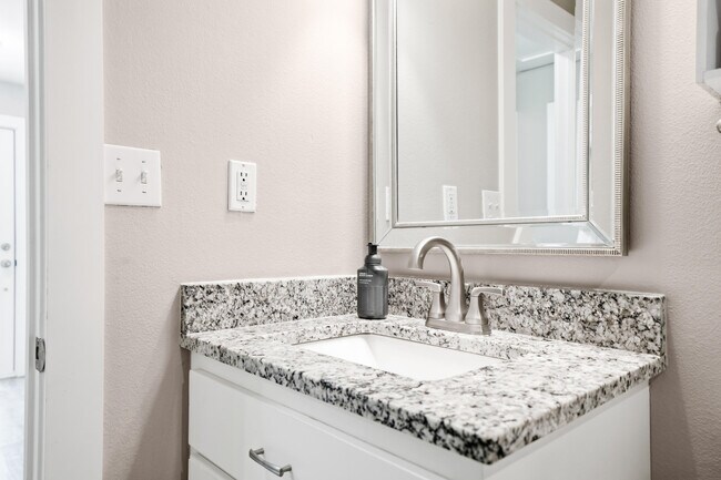 Building Photo - 942 Rue De Palms