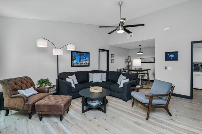 Building Photo - Updated 2BR/2BA Gem Minutes from Downtown Columbia!