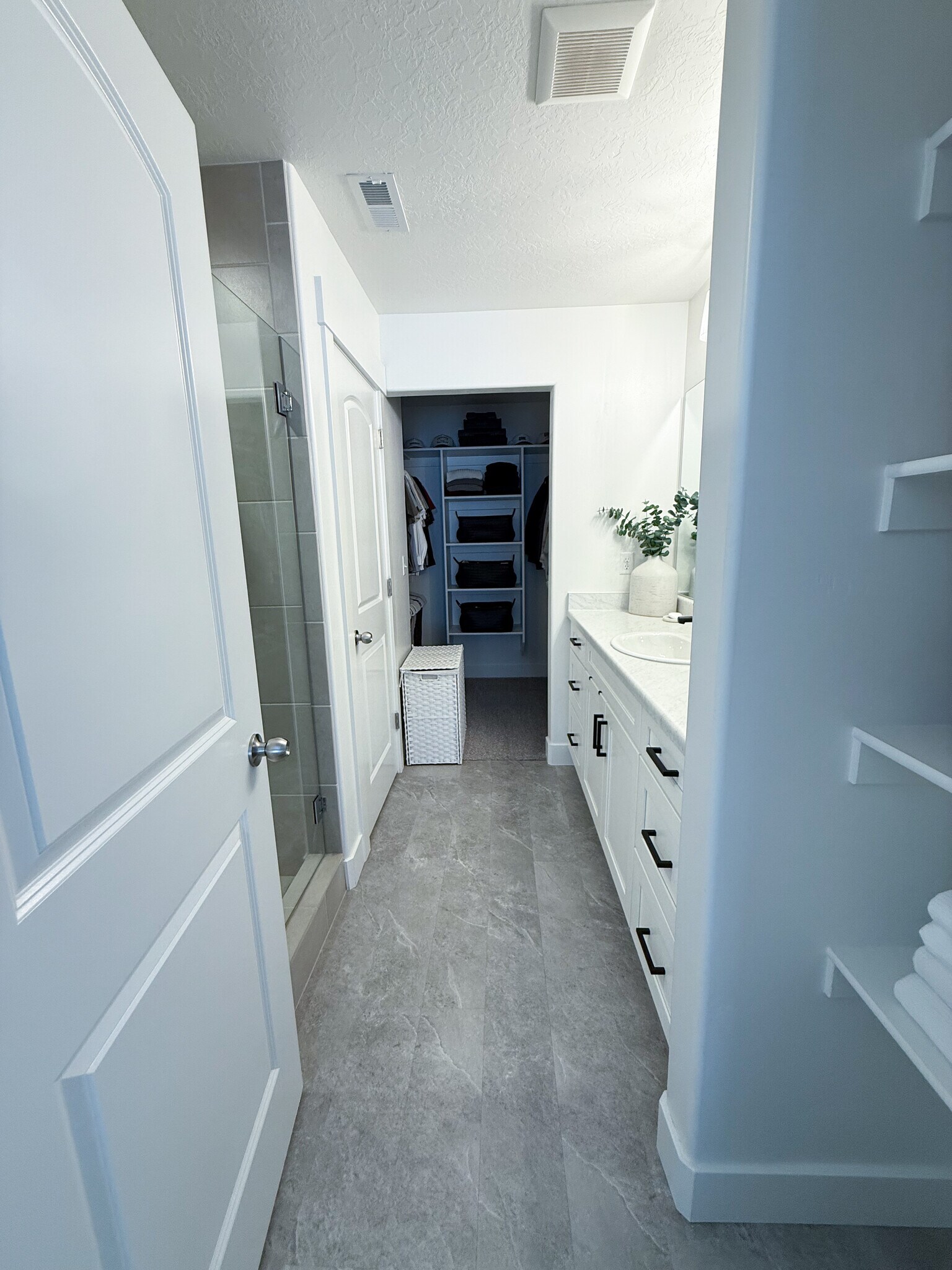 Master Bathroom and Walk-in Closet - 2039 N 3960 W