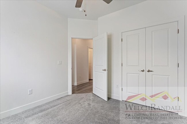 Building Photo - Beautiful 3 Bed 2.5 Bath Townhome in West ...