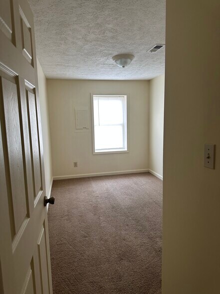 Building Photo - 117 E Main St