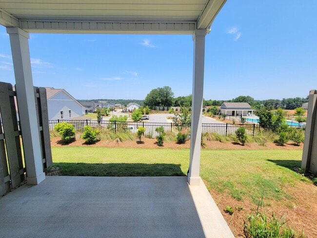 Building Photo - 327 Hollenbeck Pl