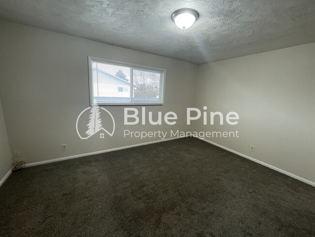 Building Photo - 678 Foster Dr