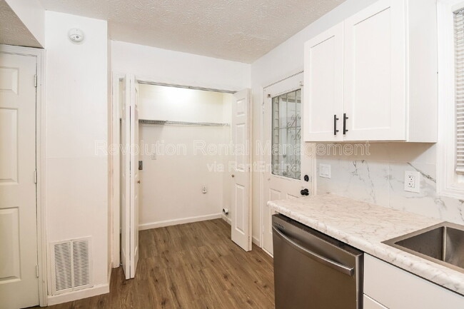 Building Photo - 1307 Sweet Pine Dr