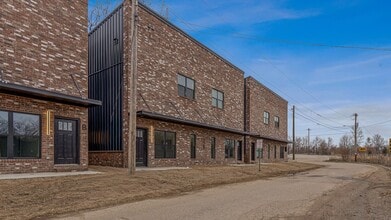 Building Photo - 401 Houghton St