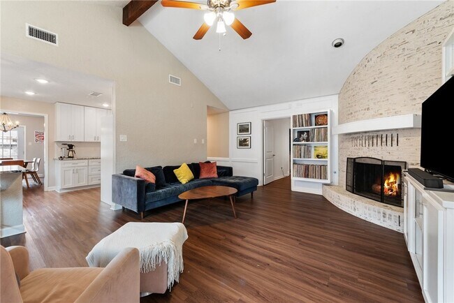 Building Photo - 2907 Broadmoor Dr