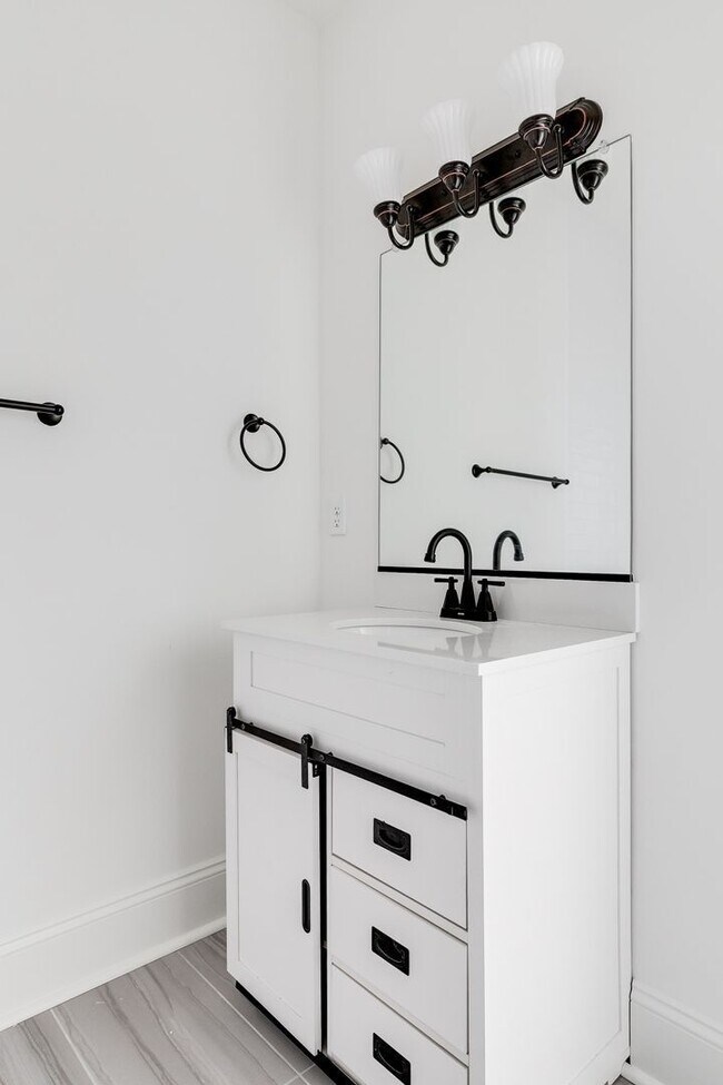 Building Photo - 3003 Midlothian Tpke