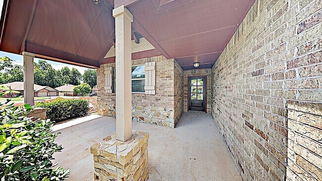 Building Photo - Beautiful 4 Bedroom, 2.5 Bathroom Home in ...