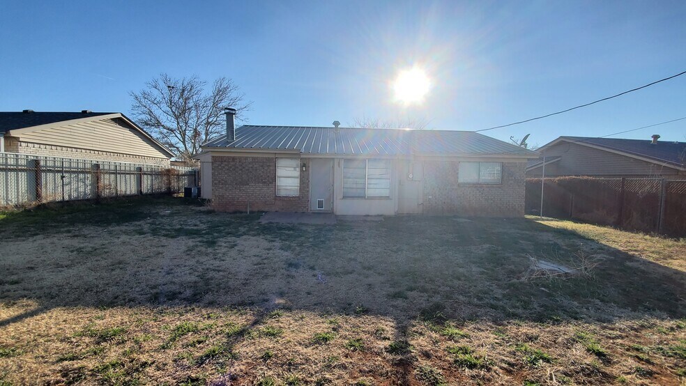 Building Photo - 4016 Eastridge Dr