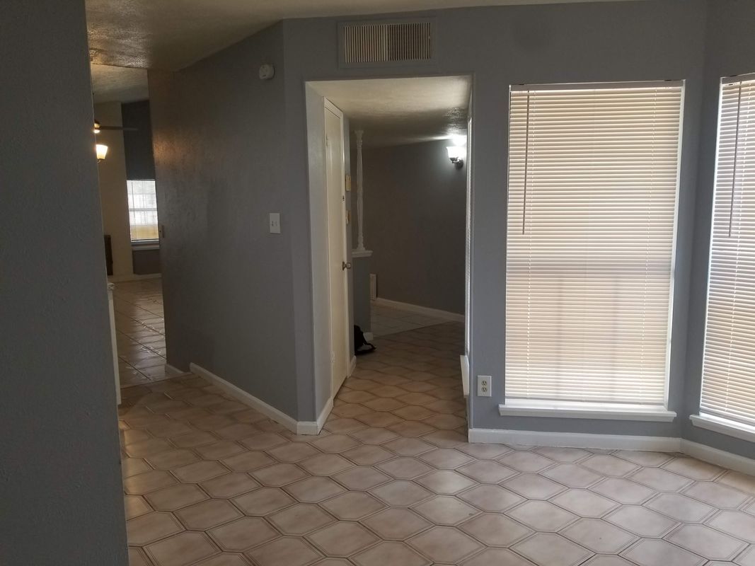 Building Photo - 8806 Trailridge Forest Dr