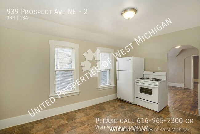 Building Photo - Available Now | 3 Bedroom, 1 Bath Upper Le...