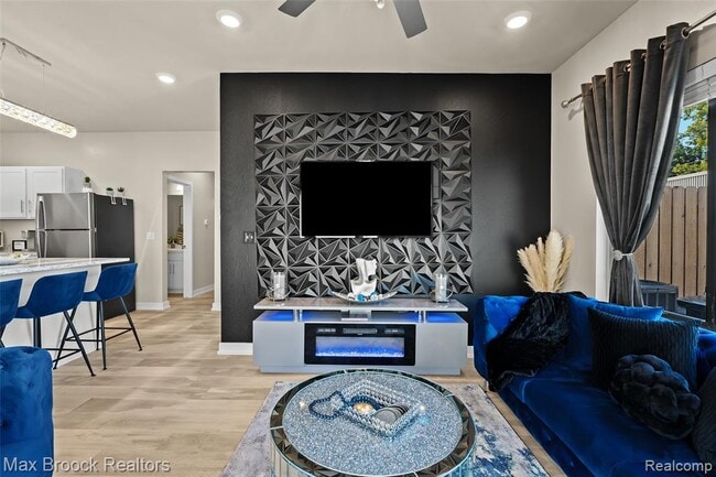 Building Photo - 105 Laurel Ct