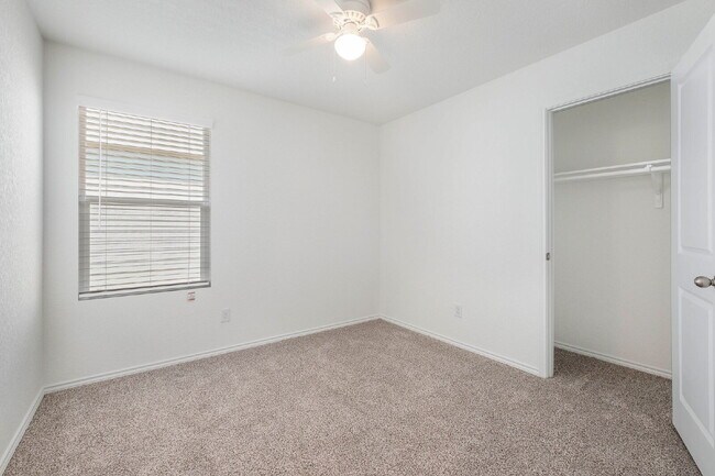 Building Photo - Redbird Ranch 4 Bedroom, 2 Bath, Internet Included, Tons of Amenities