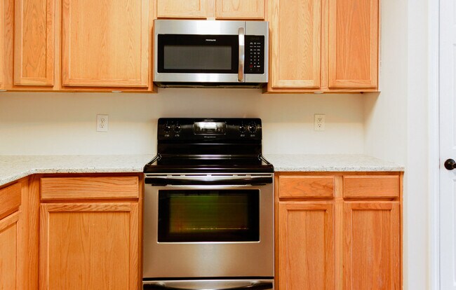 Building Photo - 2204 Valley Haven Dr