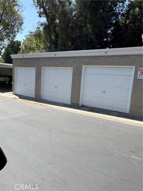 Building Photo - 8167 Vineyard Ave