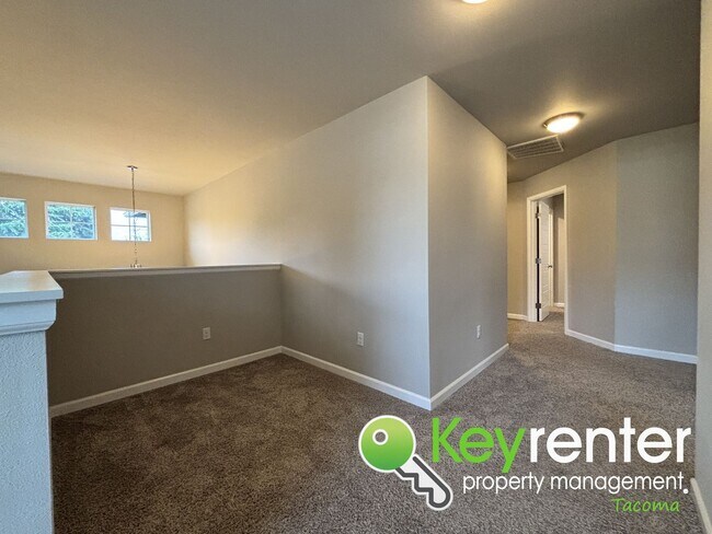 Building Photo - Beautiful 4 Bedroom 2.5 Bathroom Tacoma Home for Rent in Secluded Community!