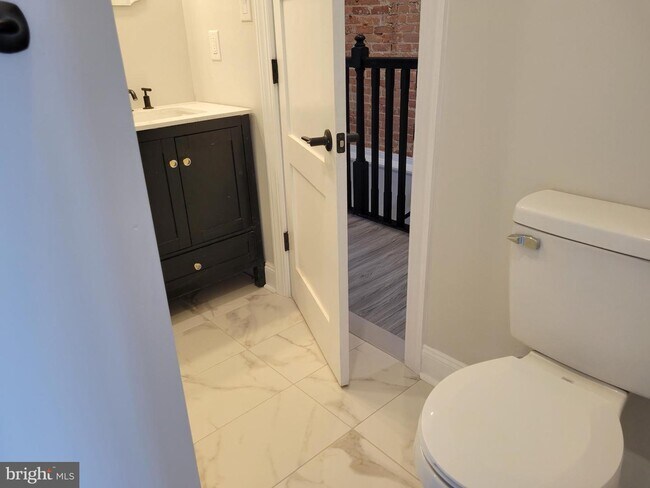 Building Photo - 412 Durfor St