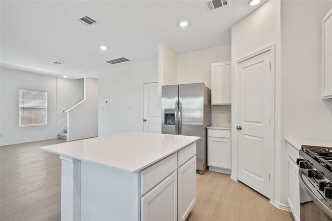 Building Photo - 1721 Roaming Oak Bnd