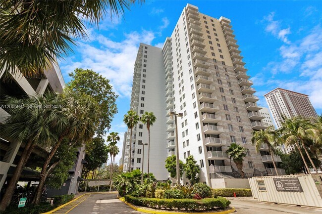 Building Photo - 850 N Miami Ave