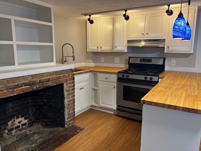 Building Photo - 10 Palfrey Ct