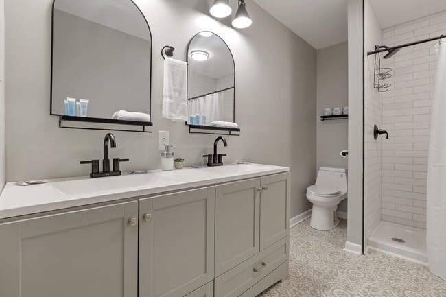 Building Photo - 1275 E Weber Rd