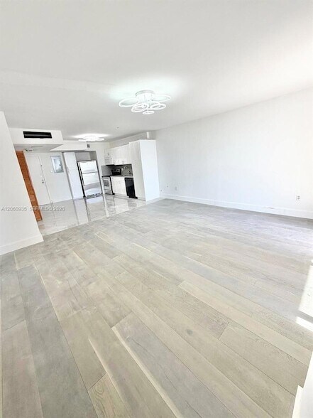 Building Photo - 9273 Collins Ave