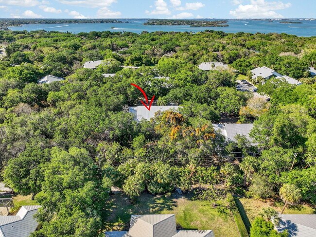 Building Photo - 5230 SE Seascape Way