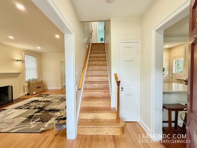 Building Photo - 4825 Butterworth Pl NW