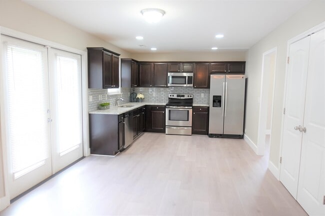 Building Photo - 1002 Whirlaway Cir
