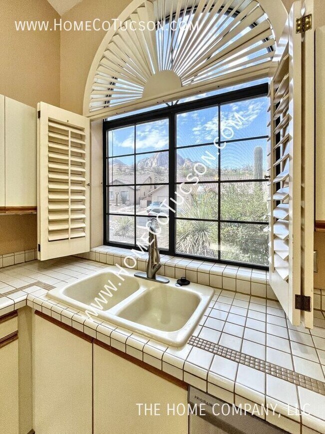 Building Photo - 1551 E Sonoran Desert Dr