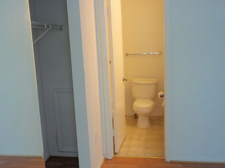 Building Photo - 44 Stoney Point Ct