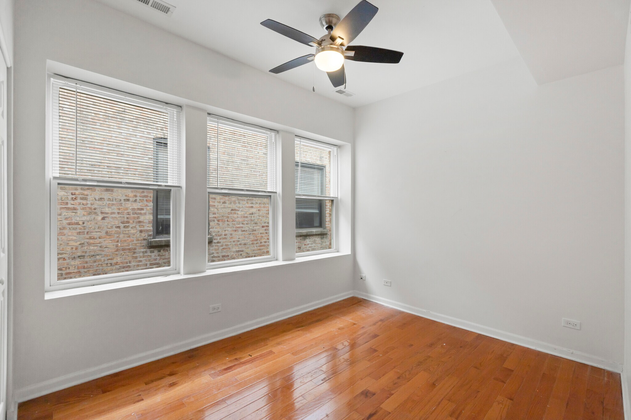 Building Photo - 7717 N Marshfield Ave