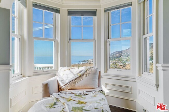 Building Photo - 6277 Sea Star Dr