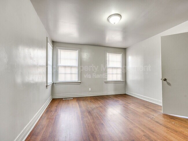 Building Photo - 816 NE 20th St