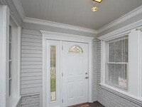 Building Photo - Large home in a convenient location