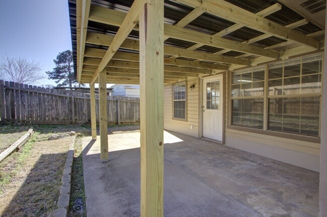 Building Photo - 118 Val Verde Trail