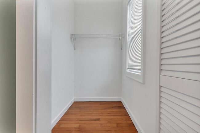 Building Photo - 11 Brett St