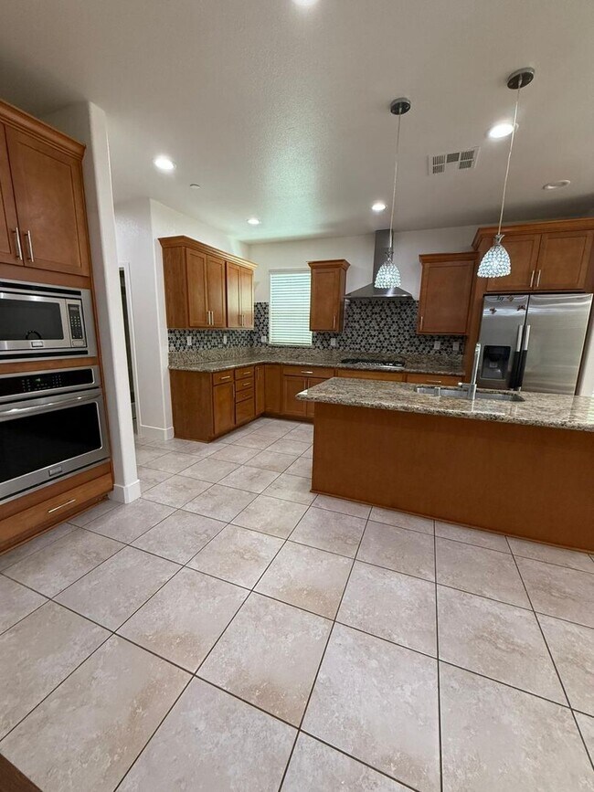 Building Photo - 5891 Dulwich Way