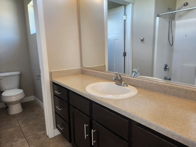 Building Photo - End Unit Townhome Available for Rent July 1st