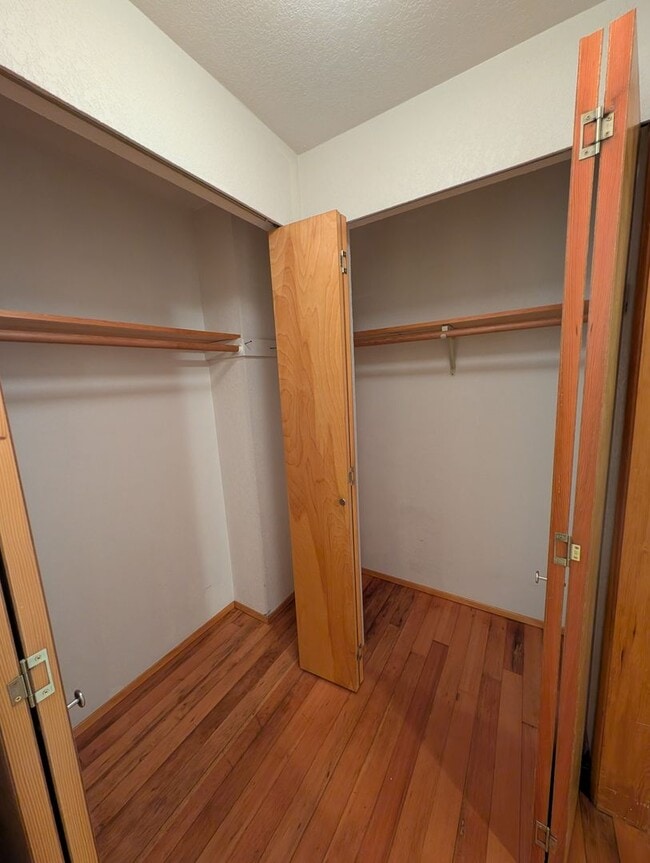 Building Photo - Southworth Hideaway Available Now! Small Pets Okay! 2 Br for Rent!